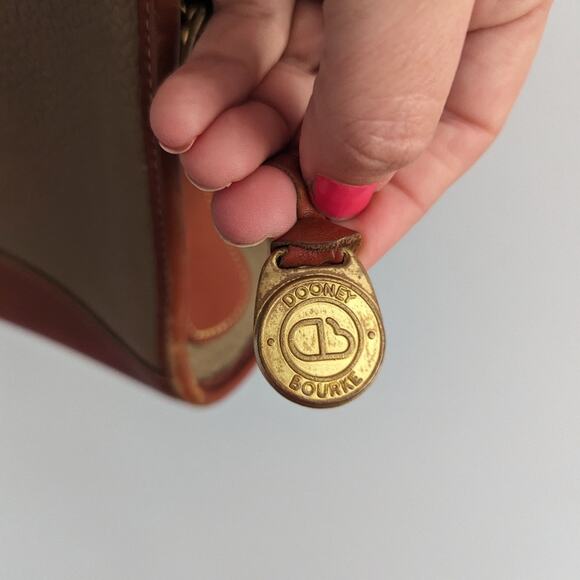 Vintage Women's Dooney And Burke 8 X 11 Crossbody Purse Bag Tan Brown Leather - Picture 3 of 11